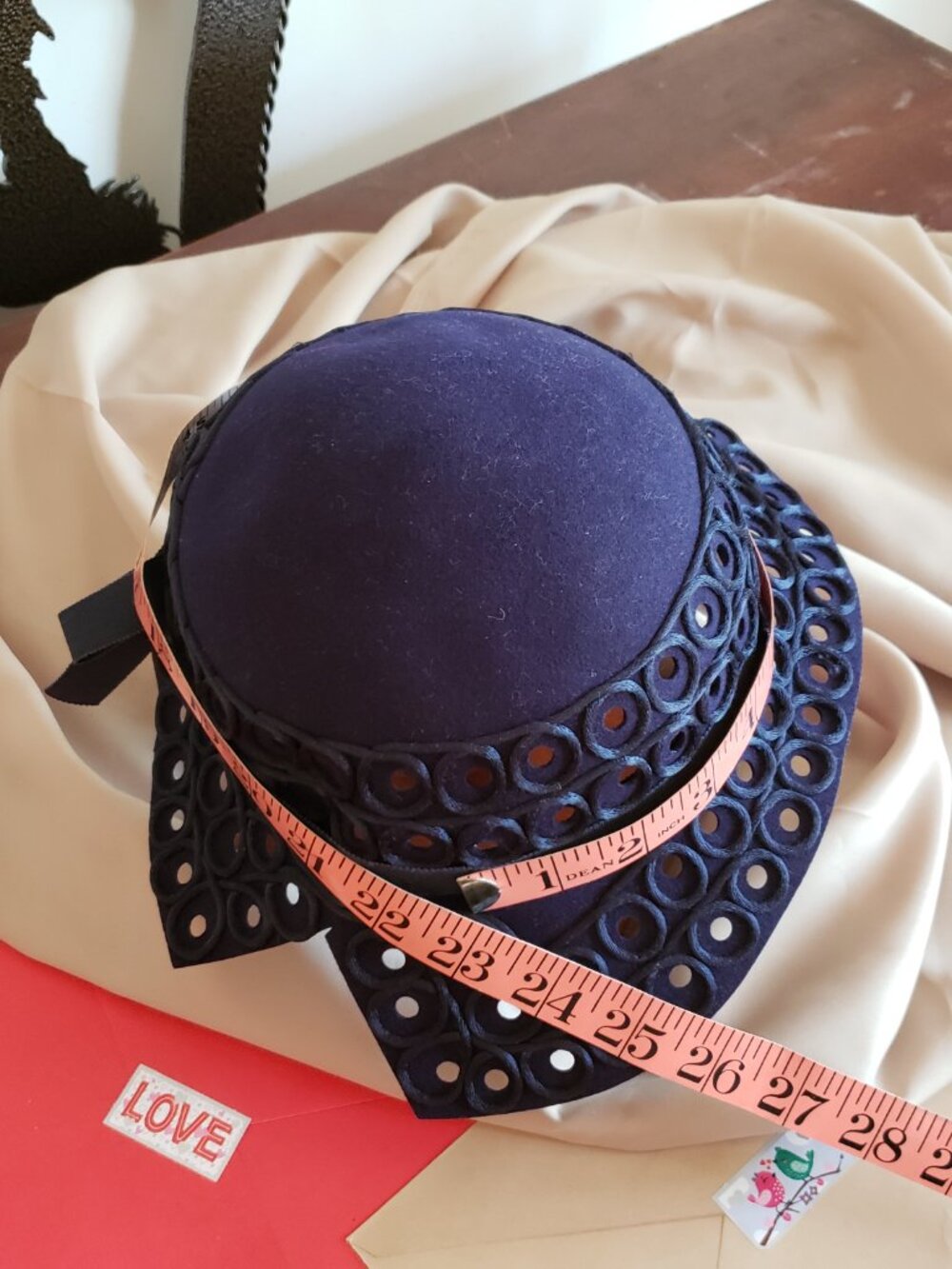 VINTAGE MERRIMAC HAT, BEAUTIFUL NAVY BLUE STLYLISH GO TO TOWN HAT 1950'S - Picture 8 of 8